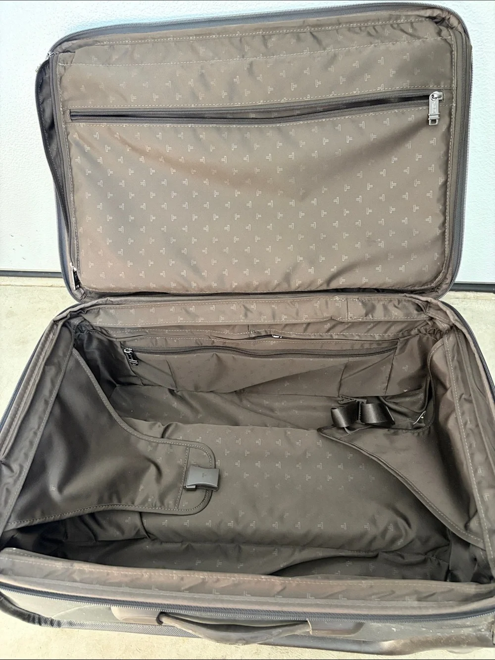 TUMI Alpha 2 Carry-On Luggage Tumi Alpha 22020 Expandable Luggage 22020GY4